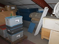 Grote hoeveelheid gedemonteerde lantaarnpalen, spots, hanglampen, trafo's, stroomverdeelkasten, tl-armature... - afbeelding 3 van  11