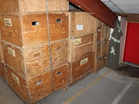 Grote hoeveelheid gedemonteerde lantaarnpalen, spots, hanglampen, trafo's, stroomverdeelkasten, tl-armature... - afbeelding 4 van  11