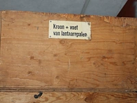 Grote hoeveelheid gedemonteerde lantaarnpalen, spots, hanglampen, trafo's, stroomverdeelkasten, tl-armature... - afbeelding 5 van  11