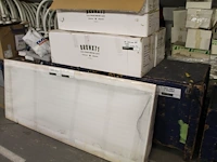 Grote hoeveelheid gedemonteerde lantaarnpalen, spots, hanglampen, trafo's, stroomverdeelkasten, tl-armature... - afbeelding 11 van  11