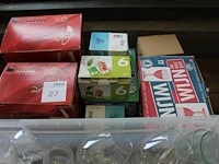Grote hoeveelheid glazen in diverse uitvoeringen. in krat en dozen - afbeelding 2 van  3