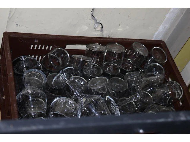 Grote hoeveelheid glazen waaronder wijn-, water-, bier- en speciaalbierglazen in diverse maten en uitvoerin... - afbeelding 6 van  14