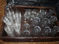 Grote hoeveelheid glazen waaronder wijn-, water-, bier- en speciaalbierglazen in diverse maten en uitvoerin... - afbeelding 13 van  14