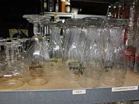 Grote hoeveelheid glazen waaronder wijn-, water-, bier- en speciaalbierglazen in diverse maten op 15 schappen. - afbeelding 11 van  13