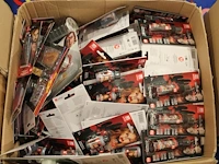 Grote hoeveelheid halloween producten in diverse dozen w.o. maskers, verkleedkleding, schmink, accessoires ... - afbeelding 7 van  27