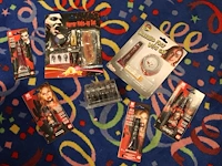 Grote hoeveelheid halloween producten in diverse dozen w.o. maskers, verkleedkleding, schmink, accessoires ... - afbeelding 13 van  27