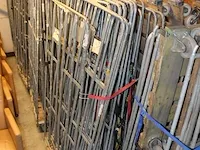 Grote hoeveelheid rolcontainers in diverse uitvoeringen. ruim 100 stuks - afbeelding 2 van  4