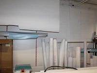 Grote hoeveelheid rollen folie en papier, waaronder avery, canon, oce in plotterruimte. - afbeelding 4 van  5