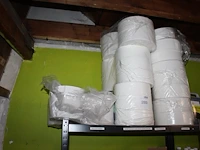 Grote hoeveelheid toiletpapier. - afbeelding 1 van  3