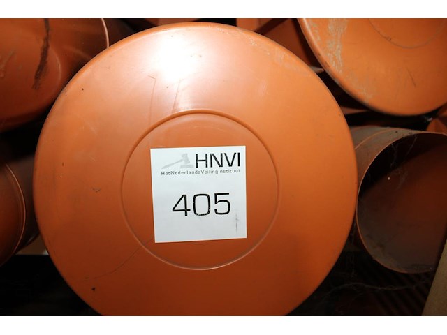 Grote hoeveelheid ventilatiepijpen, ontluchtingspijpen, hulpstukken, ondervorsten en dakdoorvoeren in diver... - afbeelding 2 van  9