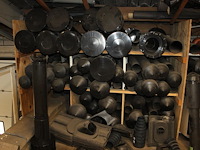 Grote hoeveelheid ventilatiepijpen, ontluchtingspijpen, hulpstukken, ondervorsten en dakdoorvoeren in diver... - afbeelding 4 van  9