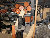 Grote hoeveelheid ventilatiepijpen, ontluchtingspijpen, hulpstukken, ondervorsten en dakdoorvoeren in diver... - afbeelding 5 van  9