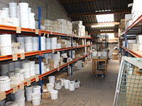 Grote hoeveelheid ventilatiepijpen, ontluchtingspijpen, hulpstukken, ondervorsten en dakdoorvoeren in diver... - afbeelding 9 van  9