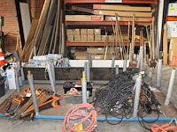 Grote hoeveelheid verlengkabels en verdeelstekkers. - afbeelding 1 van  3