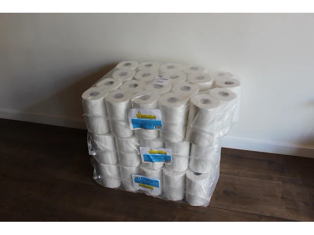 Grote hoeveelheid wc-papier 123schoon. - afbeelding 1 van  2