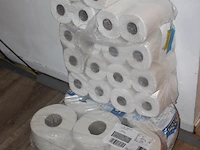 Grote hoeveelheid wc-papier in diverse afmetingen. - afbeelding 2 van  2