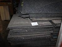 Grote hoeveelheid zwart/antraciete tapijttegels escolita 50 x 50 cm op 2 pallets, circa 500 stuks. - afbeelding 3 van  3
