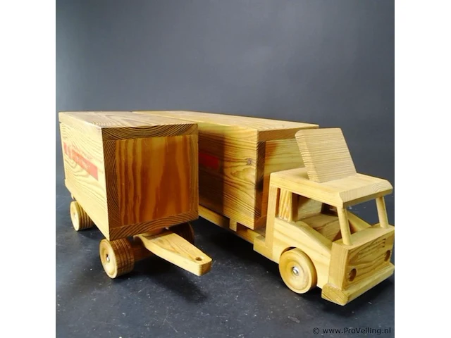 Grote houten vrachtwagen met aanhanger - afbeelding 4 van  5