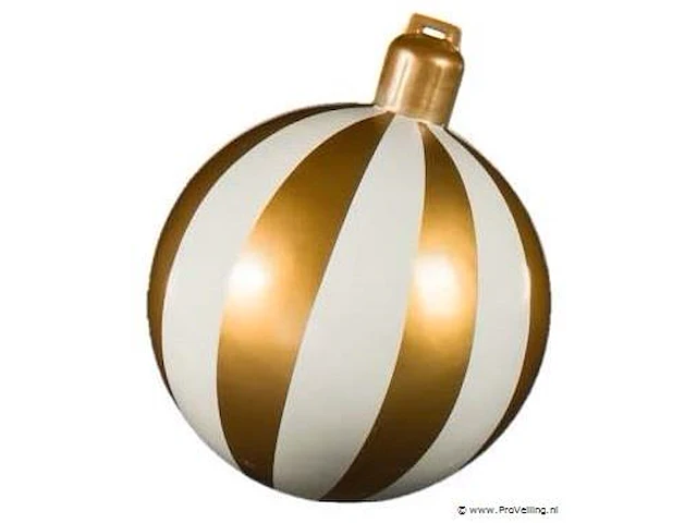 Grote kerstbal sculpture van glasvezel - afbeelding 1 van  1