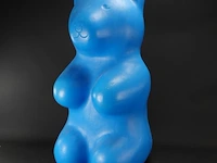Grote kunststof beer als lamp - afbeelding 1 van  5