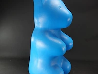 Grote kunststof beer als lamp - afbeelding 3 van  5