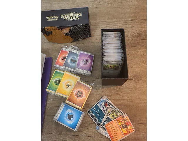Grote map gevuld met (zeldzame) pokémon kaarten + gevulde deckbox - afbeelding 12 van  67