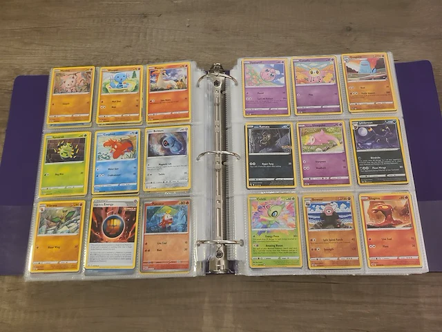 Grote map gevuld met (zeldzame) pokémon kaarten + gevulde deckbox - afbeelding 24 van  67