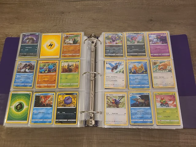 Grote map gevuld met (zeldzame) pokémon kaarten + gevulde deckbox - afbeelding 28 van  67