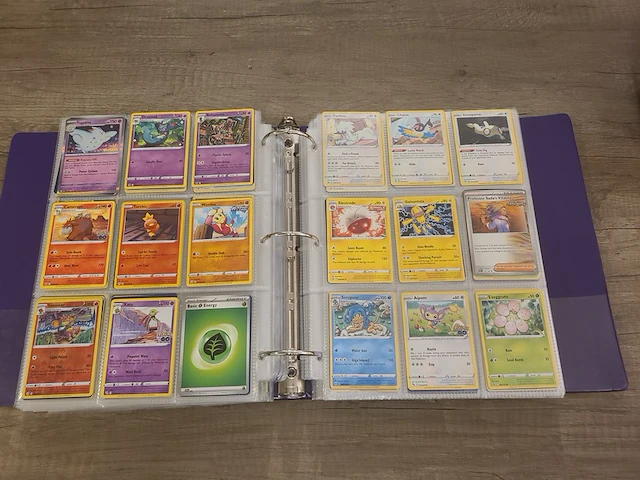 Grote map gevuld met (zeldzame) pokémon kaarten + gevulde deckbox - afbeelding 31 van  67
