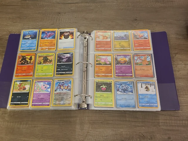 Grote map gevuld met (zeldzame) pokémon kaarten + gevulde deckbox - afbeelding 36 van  67