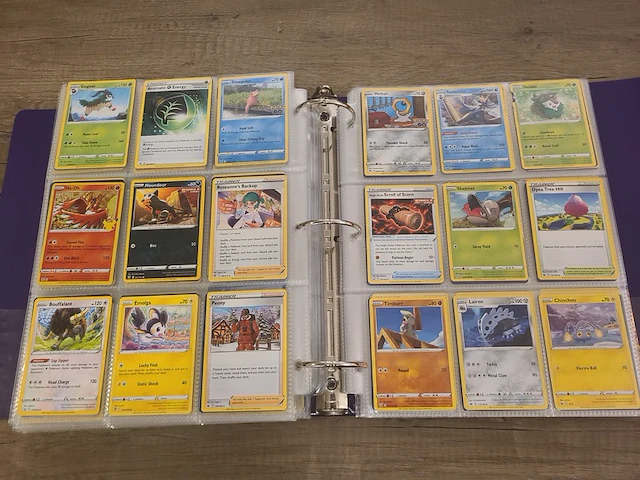 Grote map gevuld met (zeldzame) pokémon kaarten + gevulde deckbox - afbeelding 47 van  67