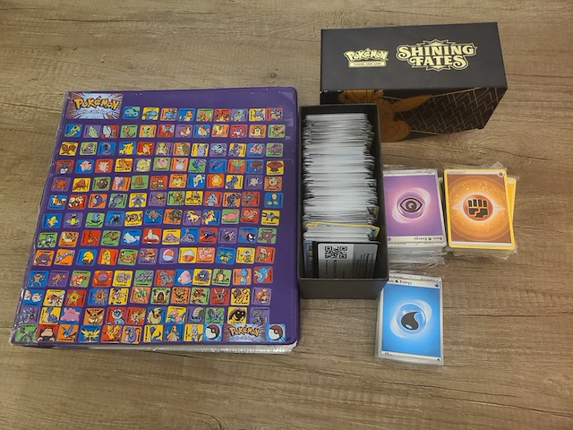 Grote map gevuld met (zeldzame) pokémon kaarten + gevulde deckbox - afbeelding 64 van  67
