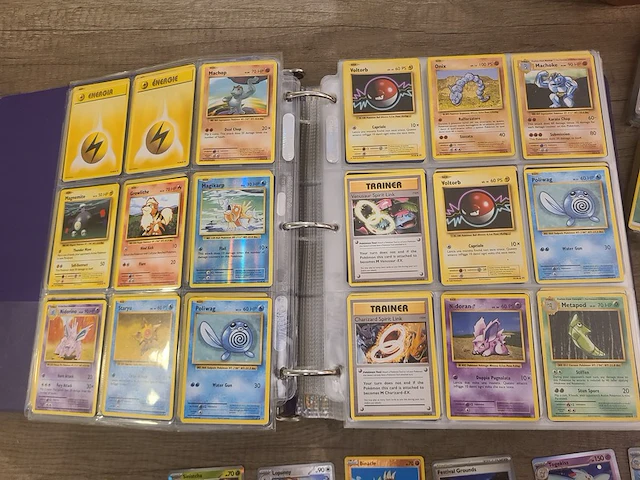 Grote map gevuld met (zeldzame) pokémon kaarten + gevulde deckbox - afbeelding 67 van  67
