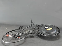 Grote metalen fiets als klok - afbeelding 5 van  5