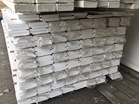 Grote pallet met 276 hoge plinten. - afbeelding 1 van  4