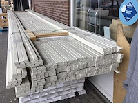 Grote pallet met lage plinten. - afbeelding 1 van  5