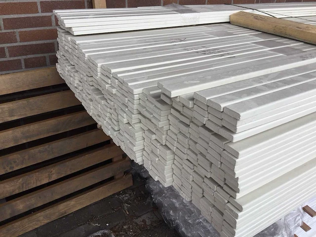 Grote pallet met lage plinten. - afbeelding 3 van  5