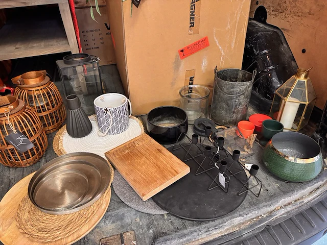 Grote partij accessoires en een aantal salontafels ptmd, hk living, hoffz, broste, madam stoltz, kolony, etc. - afbeelding 9 van  45