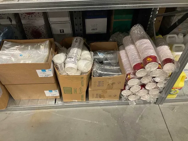 Grote partij disposables - afbeelding 16 van  24