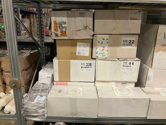 Grote partij disposables - afbeelding 20 van  24