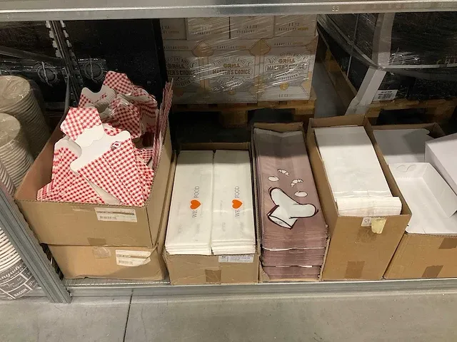Grote partij disposables - afbeelding 21 van  24