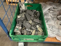Grote partij diverse bevestigings- en elektramaterialen - afbeelding 5 van  35