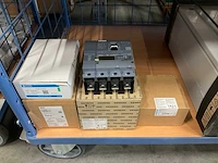 Grote partij diverse bevestigings- en elektramaterialen - afbeelding 17 van  35