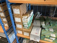 Grote partij diverse bevestigings- en elektramaterialen - afbeelding 25 van  35