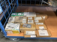 Grote partij diverse bevestigings- en elektramaterialen - afbeelding 29 van  35