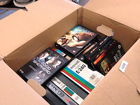 Grote partij dvd's e.d. in verhuisdoos - afbeelding 2 van  5