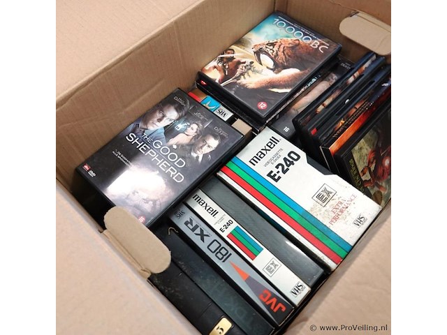 Grote partij dvd's e.d. in verhuisdoos - afbeelding 3 van  5