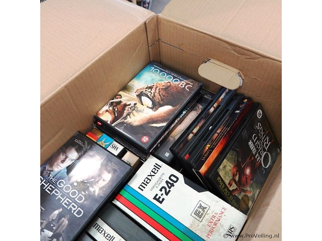 Grote partij dvd's e.d. in verhuisdoos - afbeelding 4 van  5