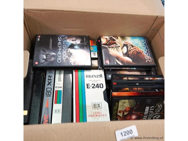 Grote partij dvd's e.d. in verhuisdoos - afbeelding 5 van  5