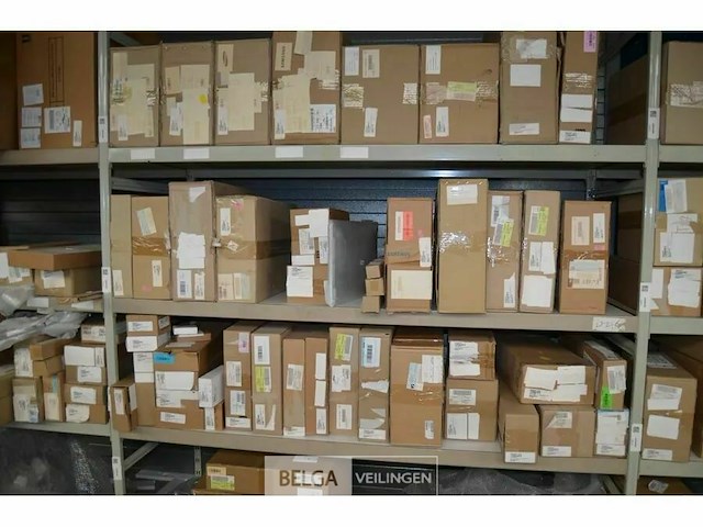 Grote partij elektronica onderdelen - afbeelding 24 van  26